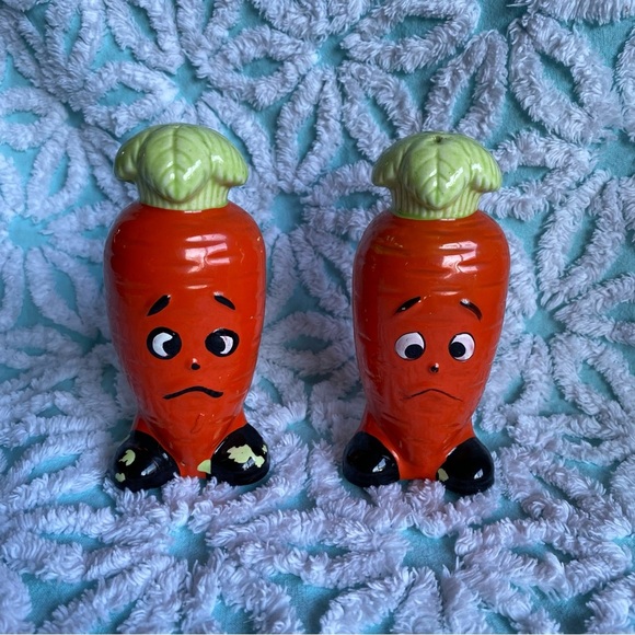 Vintage Salt & Pepper Shaker set anthropomorphic carrots kitsch - Picture 1 of 5